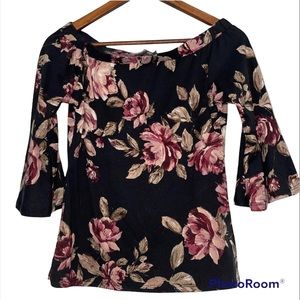 Size M Off Shouldar Flouncy Sleeve soft shirt